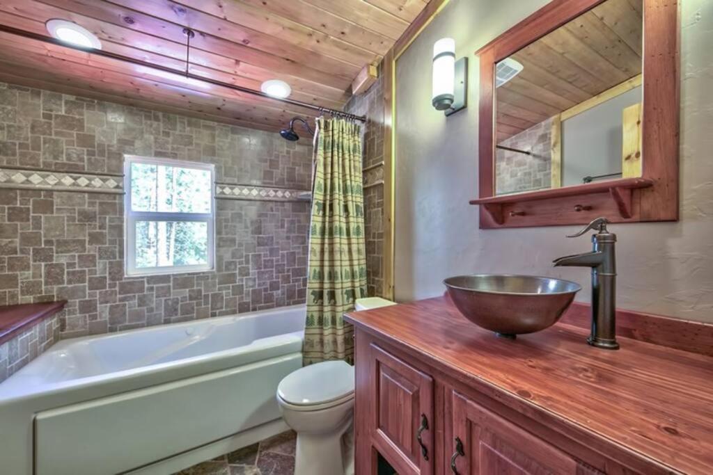 Tahoe Townie - Cozy In South Tahoe! Holiday home